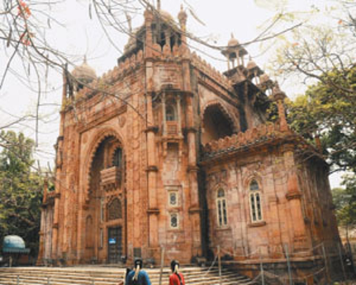 மத்திய அரசின் கருணை இல்லாததால் பாழடைந்துள்ள தேசிய கலைக் கூடம்