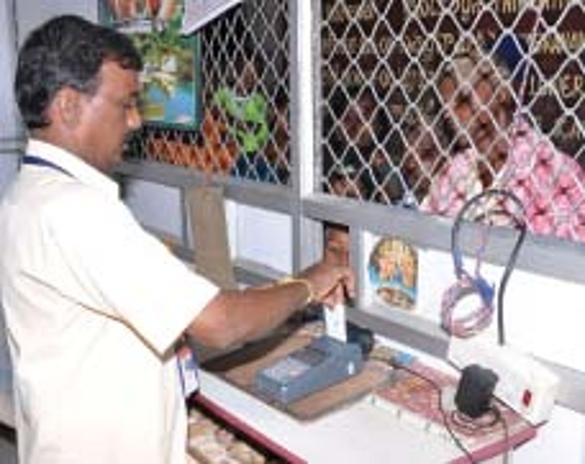 இந்த நாளில் அன்று (13.6.1953)சென்னை பஸ் ஸீஸன் டிக்கெட்; இன்னும் யோசனையில்தான் இருக்கிறது - மந்திரி தரும் தகவல்