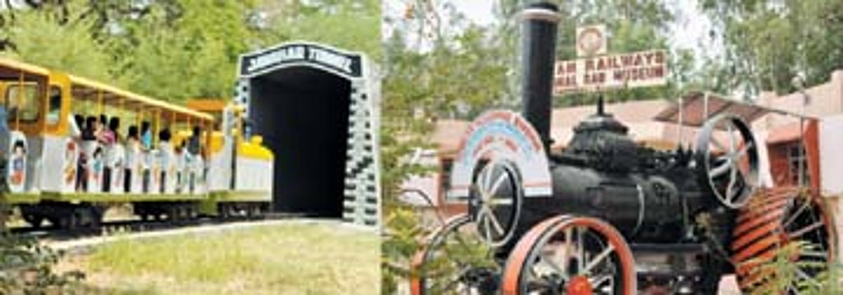 ரயில் என்றாலே மகிழ்ச்சி...!