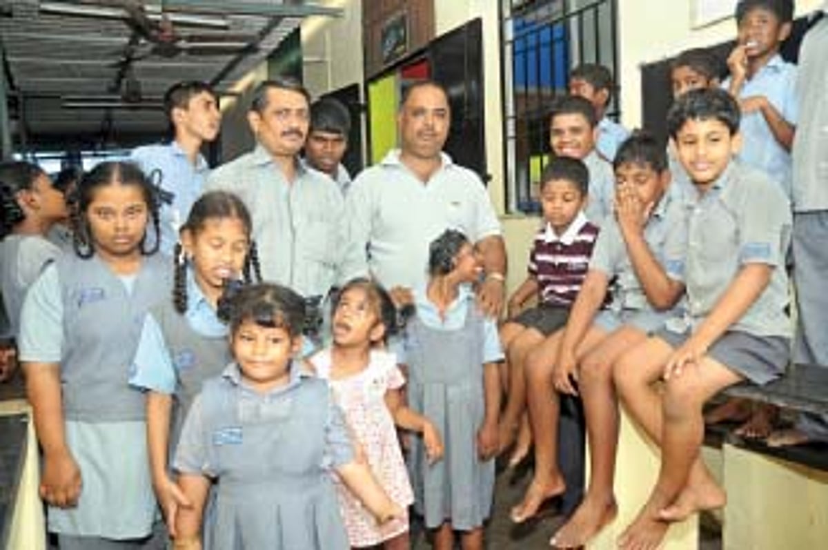 கால் சட்டை எது, மேல் சட்டை எது என்று தெரியாது!