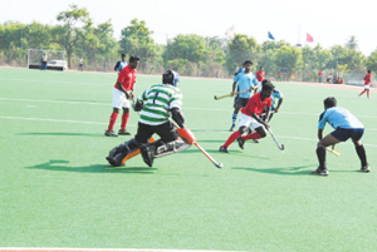மாநில ஹாக்கி: நிஷாத் ஹாட்ரிக்கில் வருமான வரித்துறை வெற்றி