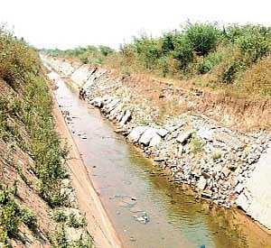 சிதிலமடைந்த தெலுங்கு கங்கை கால்வாய் சீரமைக்கப்படுமா?