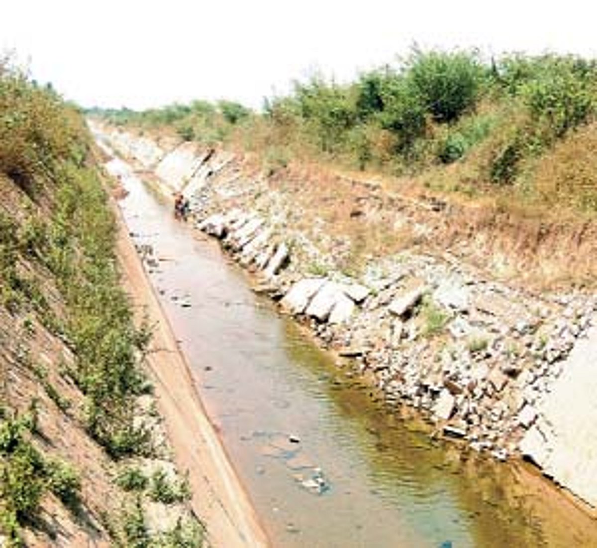 சிதிலமடைந்த தெலுங்கு கங்கை கால்வாய் சீரமைக்கப்படுமா?