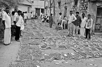 100 ஆண்டு கால மஞ்சள் சந்தையில் அதிகபட்ச வரத்து