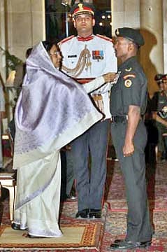 "கீர்த்தி சக்ரா' வேலு சதீஷ்!