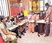 300 ரூபாய் புடவைக்கு 3000 ரூபாய் பிளவ்ஸ்!