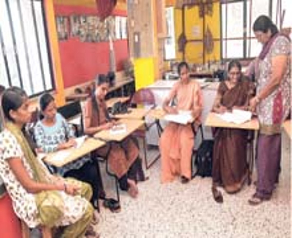 300 ரூபாய் புடவைக்கு 3000 ரூபாய் பிளவ்ஸ்!