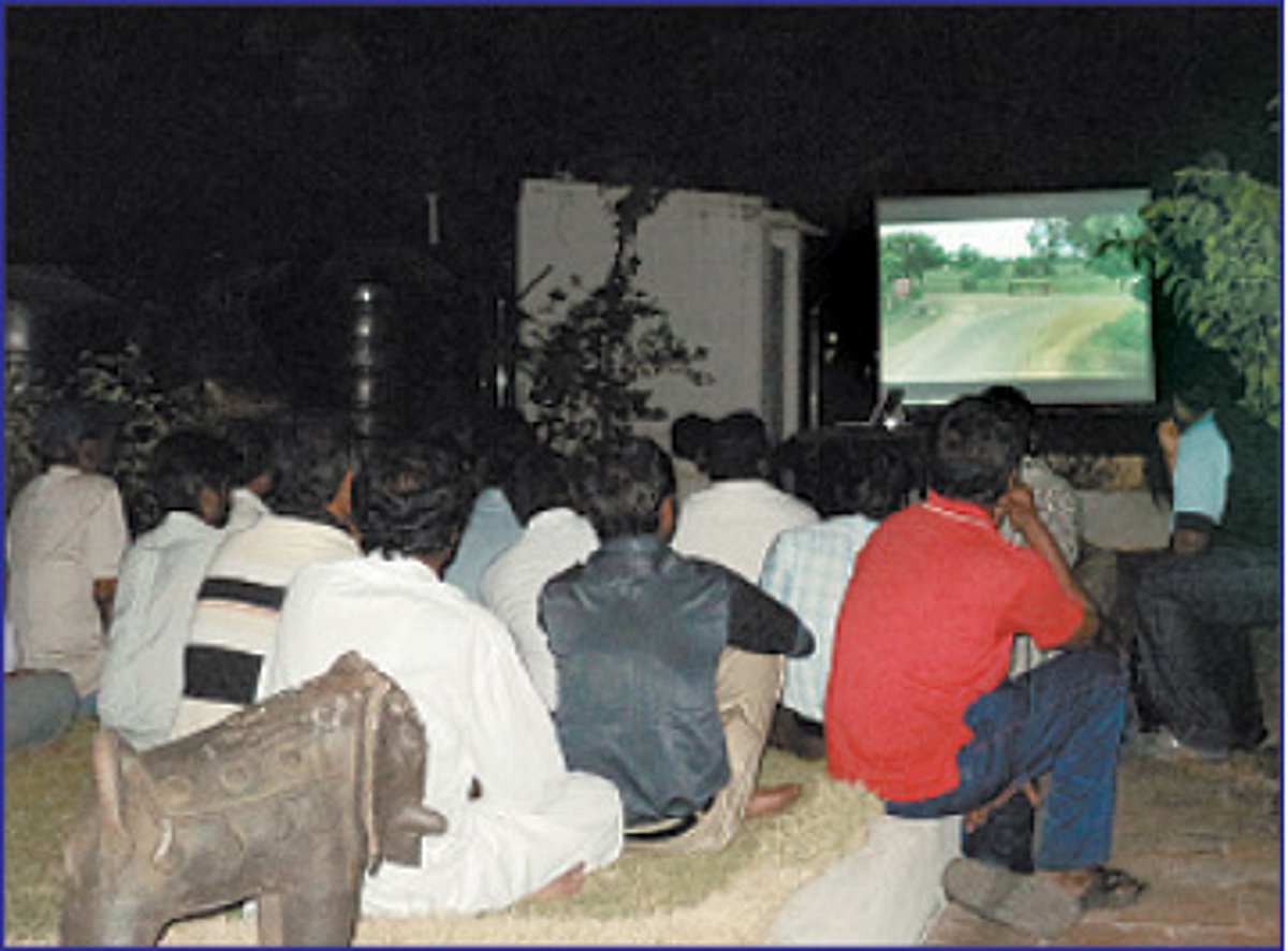 கொஞ்சம் நிலவு... கொஞ்சம் உணவு... நிறைய சினிமா!