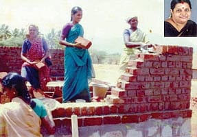 பெண் கொத்தனார்கள் தயார்!