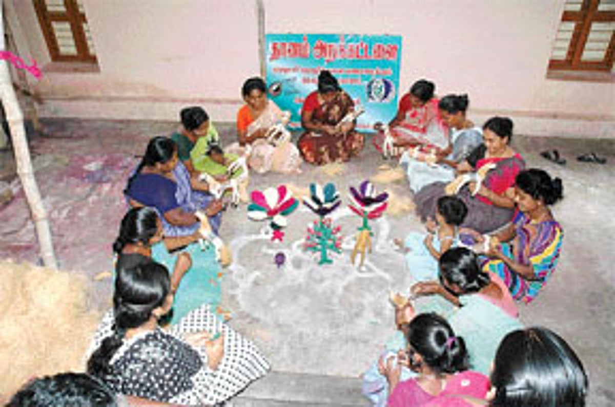 மாலைகளாக உருவாகும் நார்கள்!