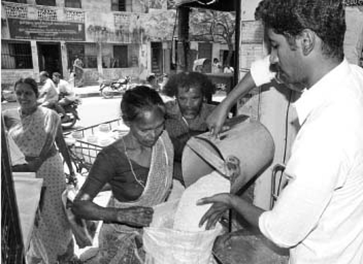 நியாயவிலைக் கடை ஊழியர்களுக்கு நியாயம் கிடைக்குமா?