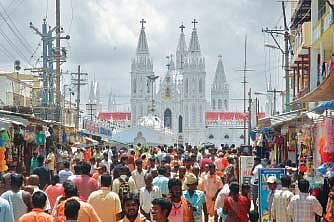 வேளாங்கண்ணி ஆரோக்கியமாதா பேராலயத்தில் இன்று பெரிய தேர்பவனி!