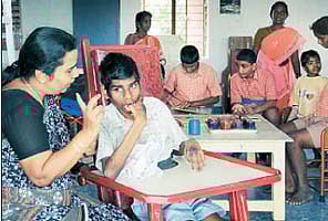 சேவை: மகிழ்ச்சியின் மறுபக்கம்..!