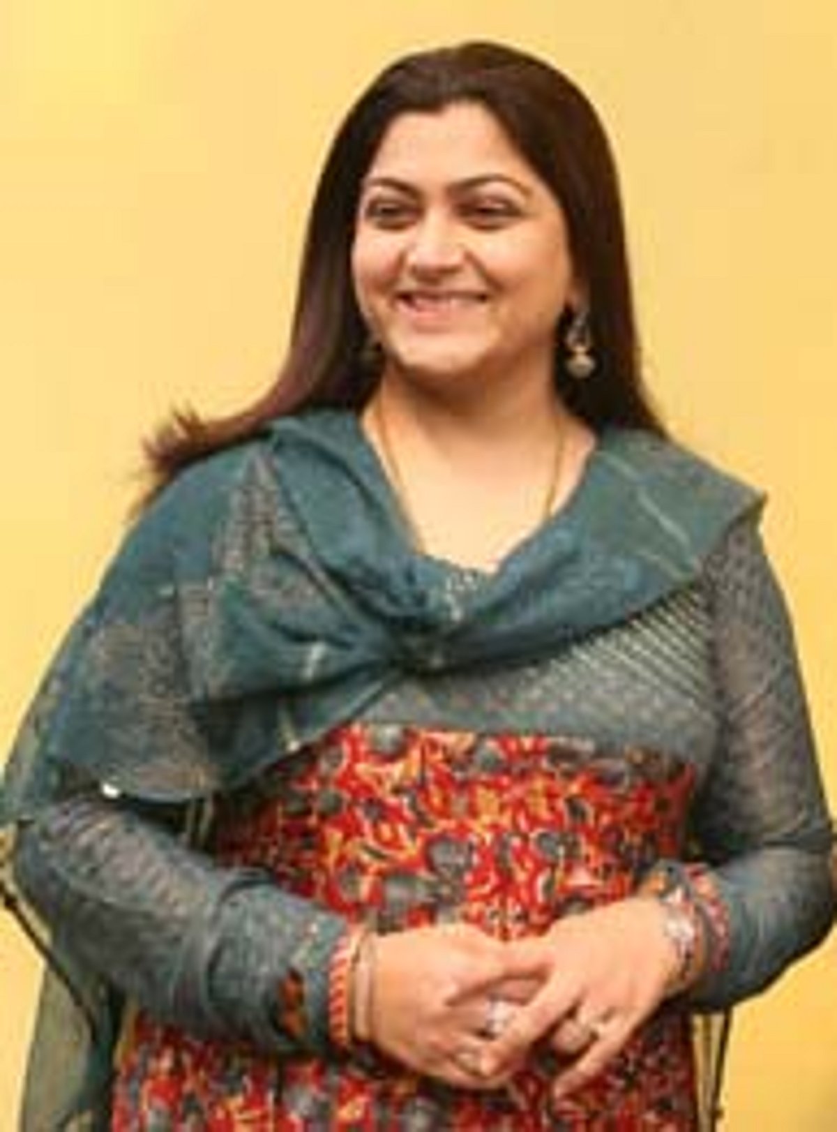 குஷ்பு பாடிய பாடல்!