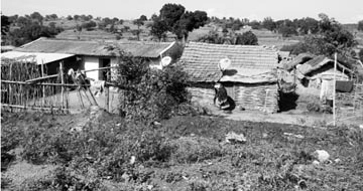 அவதிப்படும் மலைக் கிராம மக்கள்: பயணச் செலவோ ரூ. 70