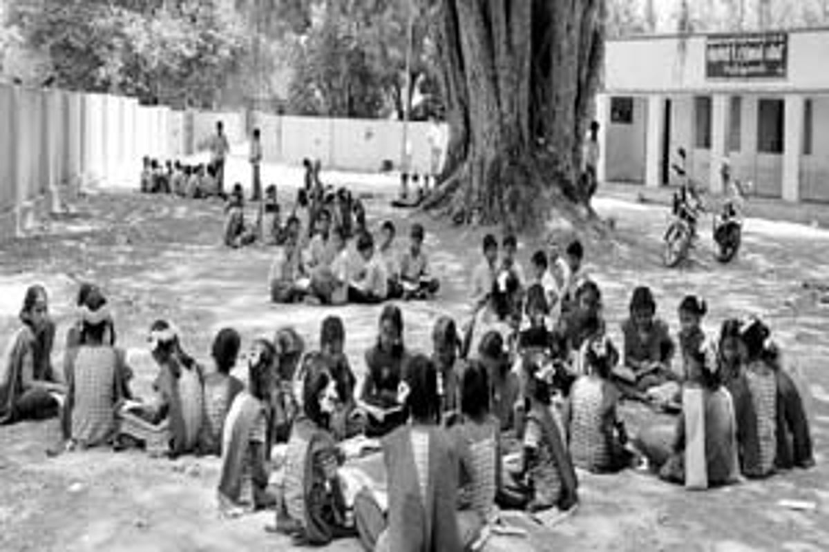 அரசு உயர்நிலைப் பள்ளியில் 100 சதவீதம் தேர்ச்சி பெற்ற பள்ளியின் அவலநிலை