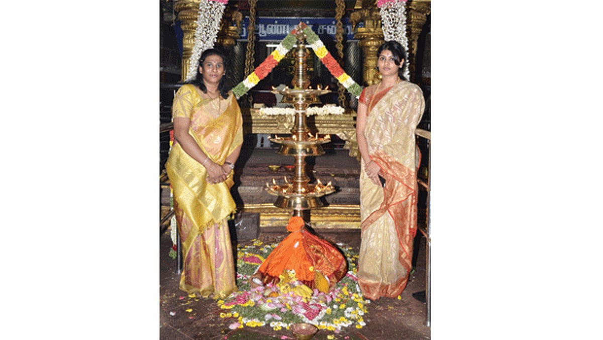 ஸ்ரீவிலி. ஸ்ரீஆண்டாள் கோயிலுக்கு ரூ.1.50 லட்சம் மதிப்பில் வெண்கல குத்துவிளக்கு