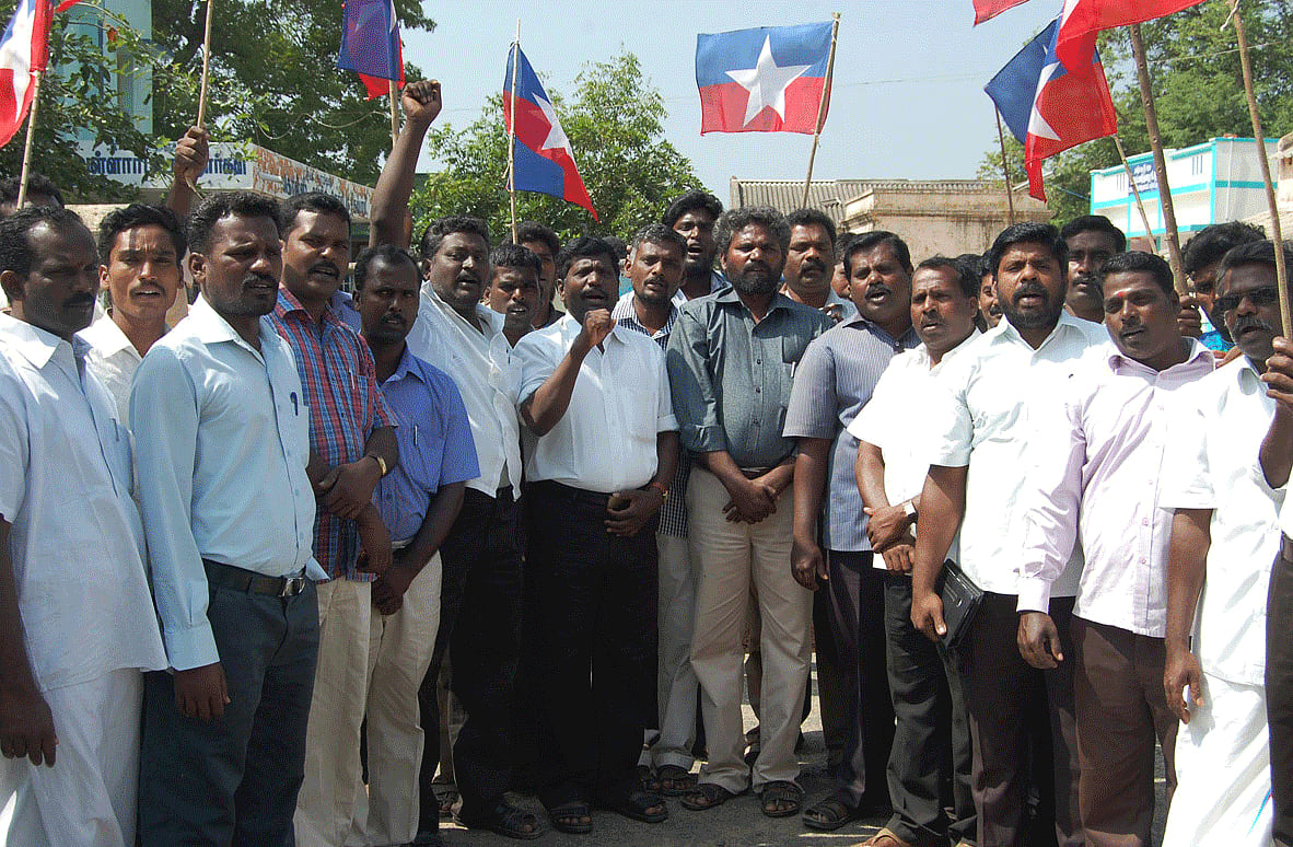 பொதுப்பணித்துறை அலுவலகம் முன்பு விடுதலைச் சிறுத்தைகள் முற்றுகை போராட்டம்