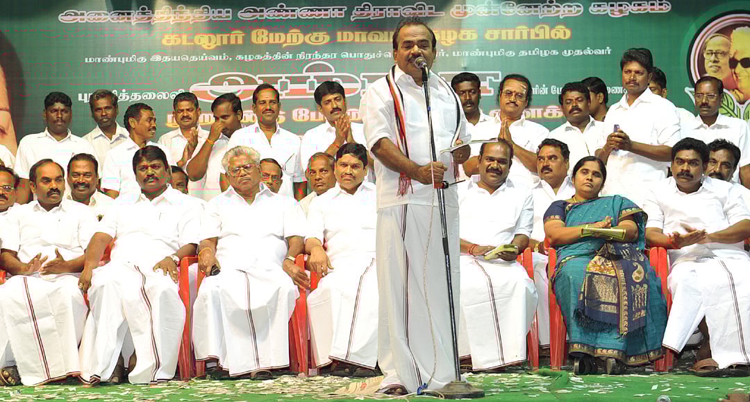 அதிமுக ஆட்சிக்கு இடையூறு ஏற்படுத்தி, அவதூறு பரப்பி வருகிறார் கருணாநிதி: நாஞ்சில் சம்பத்