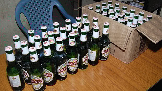 ருவாண்டா நாட்டு மாணவரிடமிருந்து 70 பீர் பாட்டில்கள் பறிமுதல்