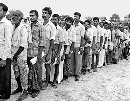 மனு கொடுத்த 7-வது நாள் ரேஷன் கார்டு!