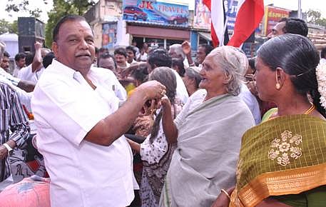 ஸ்ரீவிலி. ஒன்றியப் பகுதியில் எம்.ஜி.ஆர். பிறந்தநாள் விழா