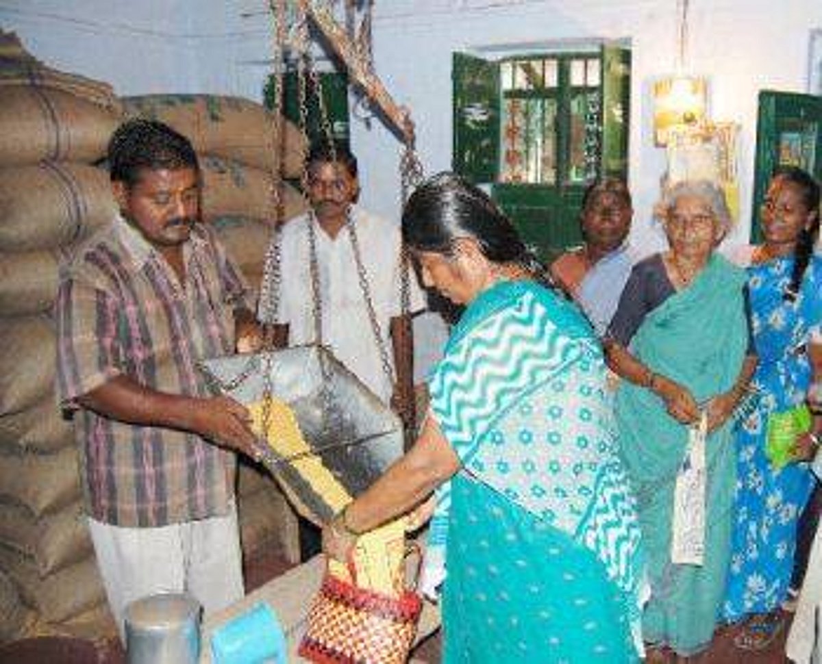 கடலூர் மாவட்டத்தில் ரேஷன் பொருள்கள் வழங்குவதில் பல்வேறு குளறுபடிகள்: அவதியில் எழை-எளிய மக்கள்