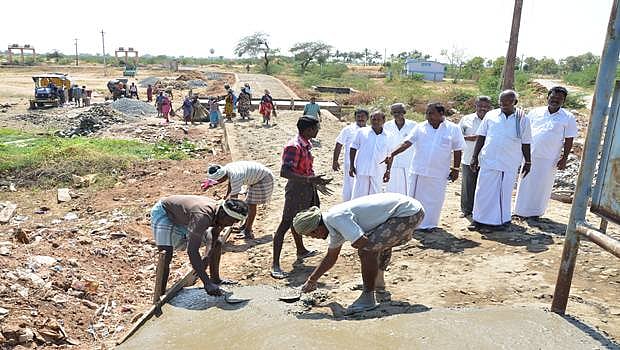 ஸ்ரீவிலி. ஒன்றியப் பணிகள்: ஒன்றியக் குழுத் தலைவர் காளிமுத்து ஆய்வு