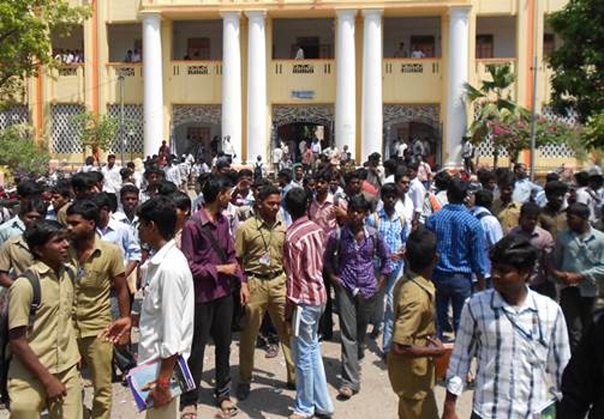 அண்ணாமலைப் பல்கலை. பொறியியல் புல மாணவர்கள் வகுப்பு புறக்கணிப்பு!