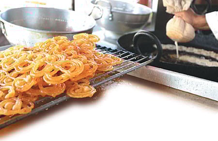 ஸ்வீட் செய்யப் போறீங்களா?