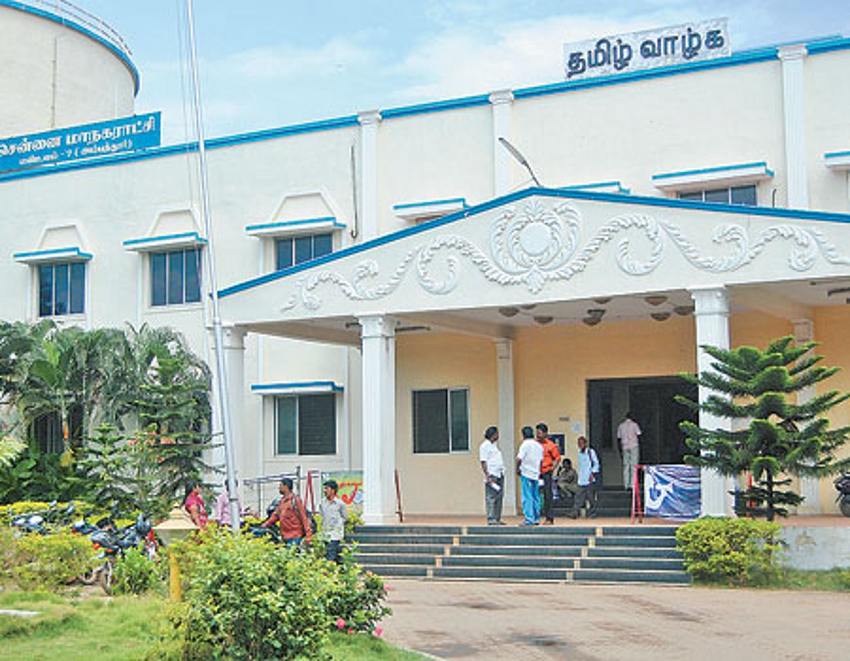 அதிகாரிகளின்றி இயங்கும் அம்பத்தூர் மண்டல அலுவலகம்