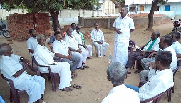 பொதுப்பணித்துறை அதிகாரிகளை கண்டித்து உண்ணாவிரதம்: விவசாயிகள் முடிவு