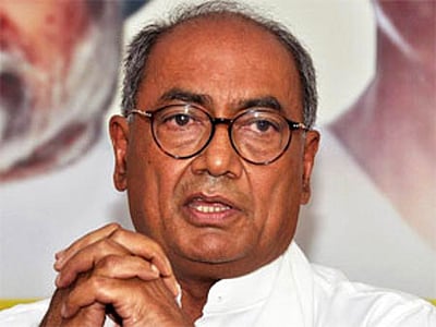 பிரதமர் மோடிக்கு எதிராக சுட்டுரையில் தவறான கருத்துகளைப் பதிவிட்ட திக்விஜய் சிங்