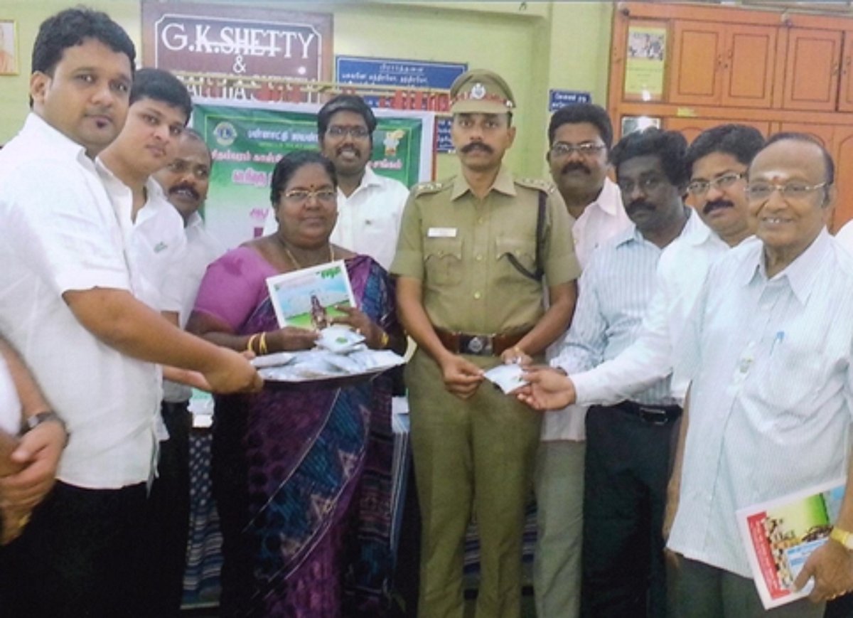 சிதம்பரத்தில் டெங்கு காய்ச்சல் விழிப்புணர்வு முகாம்! 400 பேருக்கு நிலவேம்பு பவுடர்