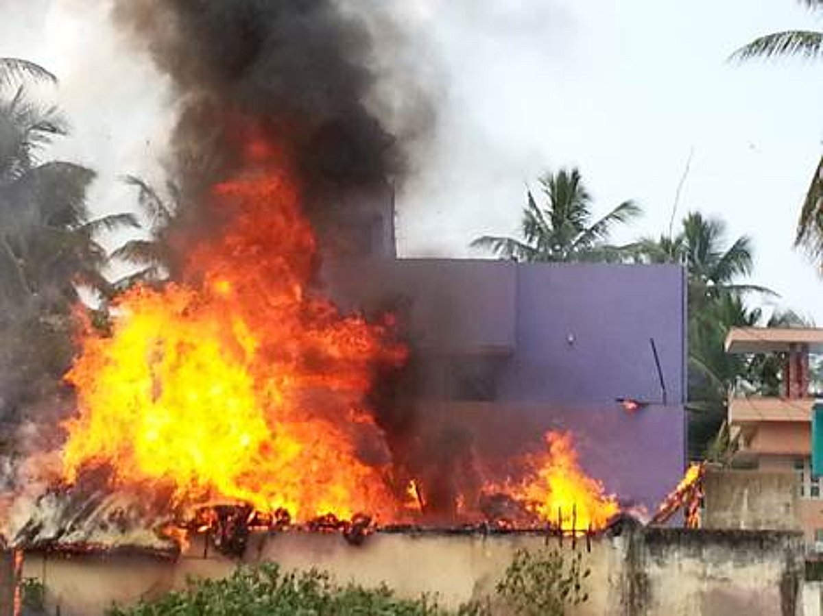 சிதம்பரத்தில் தீவிபத்து: 1 லட்சம் மதிப்புள்ள பொருள்கள் எரிந்து நாசம்