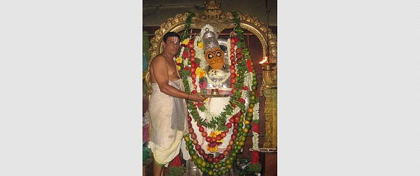 கிருஷ்ணாபுரம் ஆஞ்சநேயர் கோவிலில் சிறப்பு பூஜை: ஆயிரக்கணக்கானோர் தரிசனம்