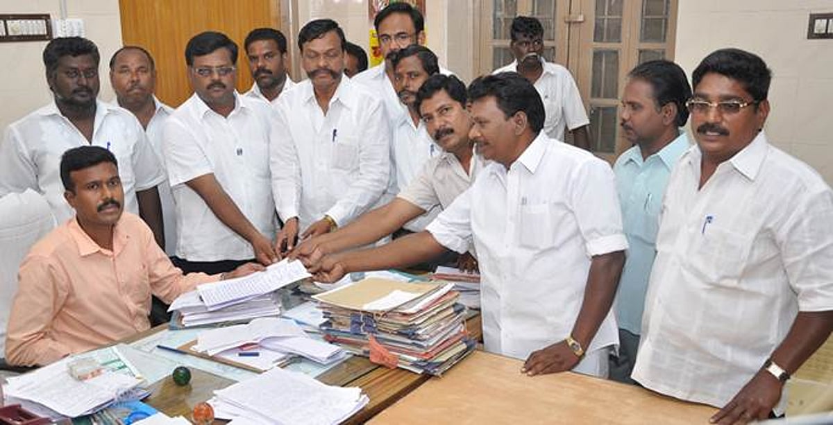 மதுபானக்கடைகளை அகற்றக் கோரி கவுன்சிலர்கள் உதவிஆட்சியரிடம் மனு!