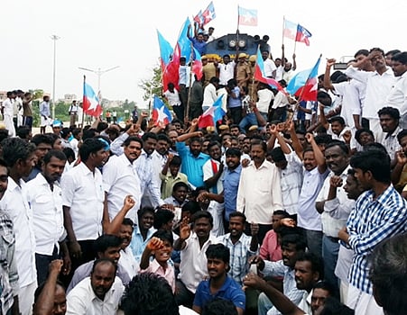 சிதம்பரத்தில் விடுதலைச் சிறுத்தைகள் ரயில் மறியல்: 172 பேர் கைது