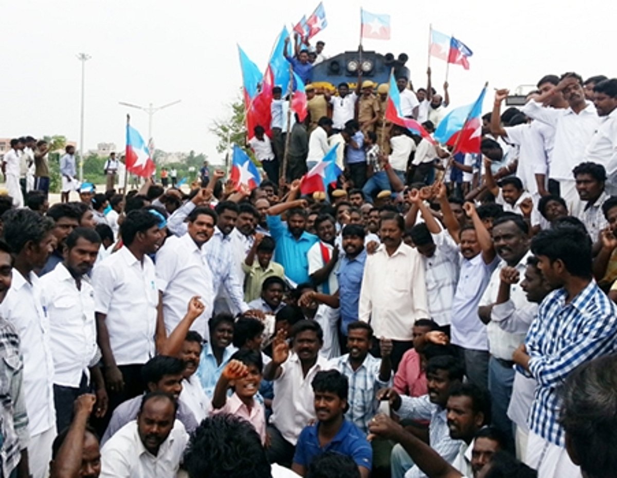 சிதம்பரத்தில் விடுதலைச் சிறுத்தைகள் ரயில் மறியல்: 172 பேர் கைது