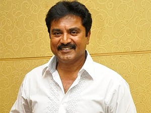 அதிமுக கூட்டணி 40 தொகுதிகளிலும் வெற்றி பெறும்: திருக்கடையூரில் சரத்குமார் பேட்டி  