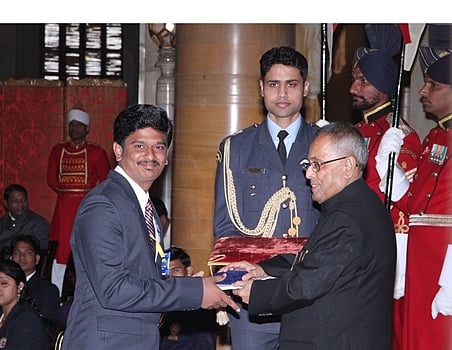 ஸ்ரீவிலி. மாணவருக்கு சிறந்த என்.எஸ்.எஸ். மாணவருக்கான தேசிய விருது: குடியரசுத் தலைவர் வழங்கினார்