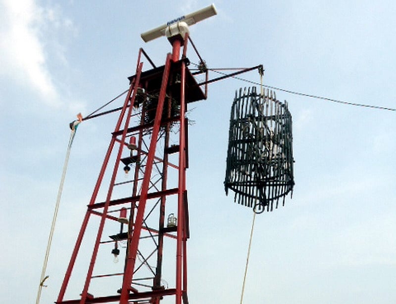 லெஹர் புயல்: காரைக்கால் துறைமுகத்தில் 2-ம் எண் புயல் எச்சரிக்கை கூண்டு ஏற்றம்