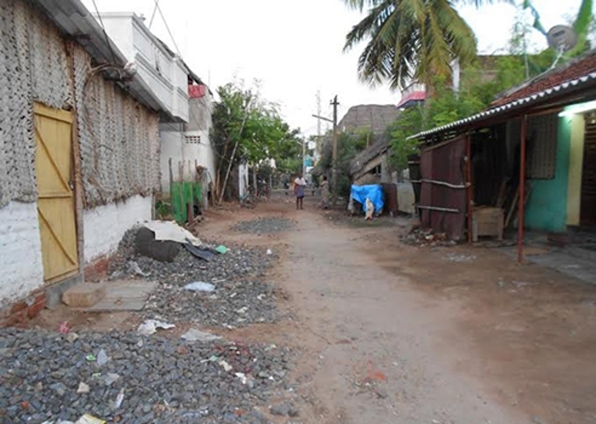 நிதிஒதுக்கியும் ஓராண்டாக போடப்படாத சிதம்பரம் மீனவர் காலனி சாலை!