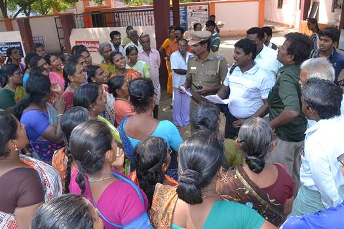 ஊராட்சி ஒன்றிய அலுவலகத்தை காலிகுடங்களுடன் பொதுமக்கள் முற்றுகை