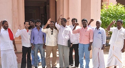 மரபணு விதை உருவாக்க சாகுபடி கருத்தரங்கை கண்டித்து விவசாயிகள் சங்கம் ஆர்ப்பாட்டம்