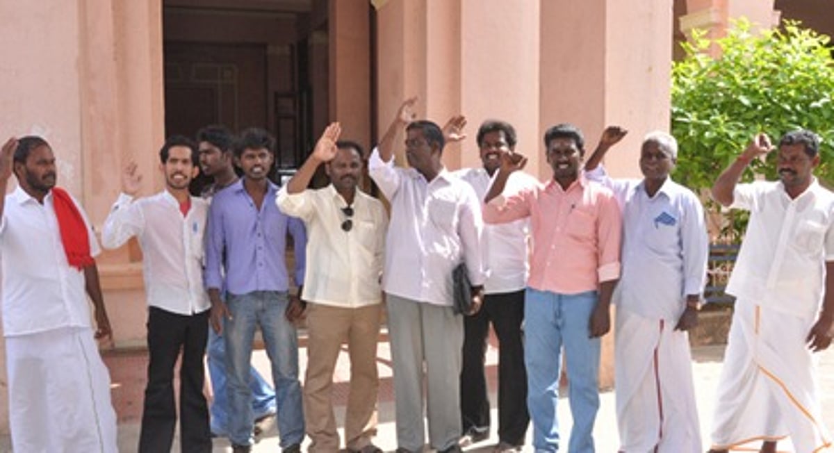 மரபணு விதை உருவாக்க சாகுபடி கருத்தரங்கை கண்டித்து விவசாயிகள் சங்கம் ஆர்ப்பாட்டம்