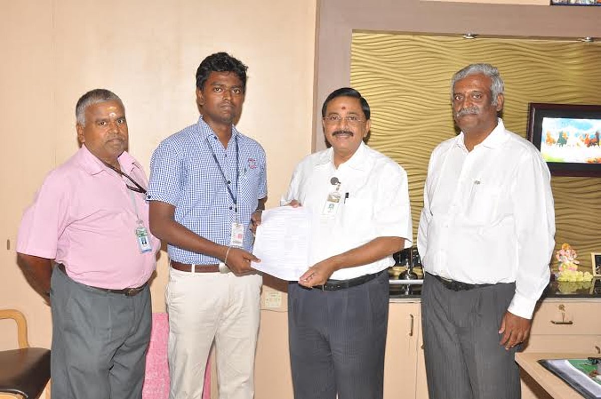 கொரியா சென்று படிக்க மாணவர்களுக்கு உத்தரவு வழங்கும் விழா