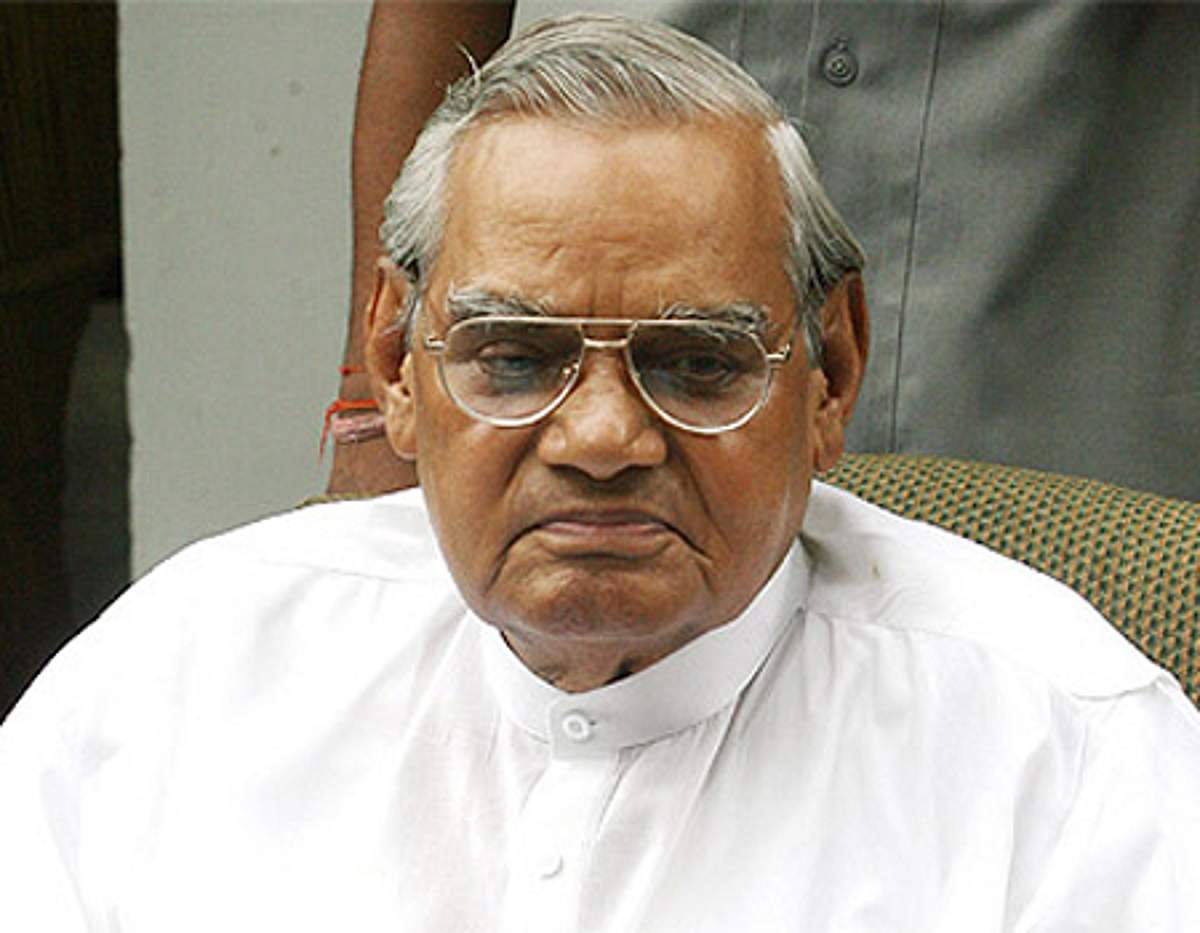 முன்னாள் பிரதமர் வாஜ்பாய் உடல் நலம் குறித்து ராஜ்நாத் சிங் விசாரிப்பு