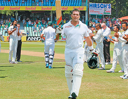 2வது டெஸ்ட்: மழையால் ஆட்டம் பாதிப்பு