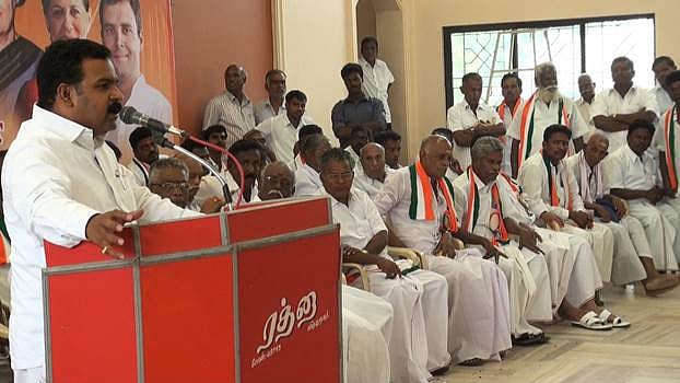 விவசாயிகளின் பிரச்னையை தீர்க்காமல் அம்மா திட்டம் தொடங்குவதிலேயே முதல்வர் கவனம் செலுத்துகிறார்: மாணிக்கம் தாகூர்